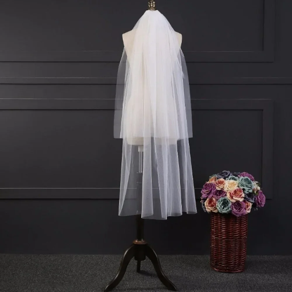 Wedding veil white bride bridal elegant beautiful knee medium tulle with comb
